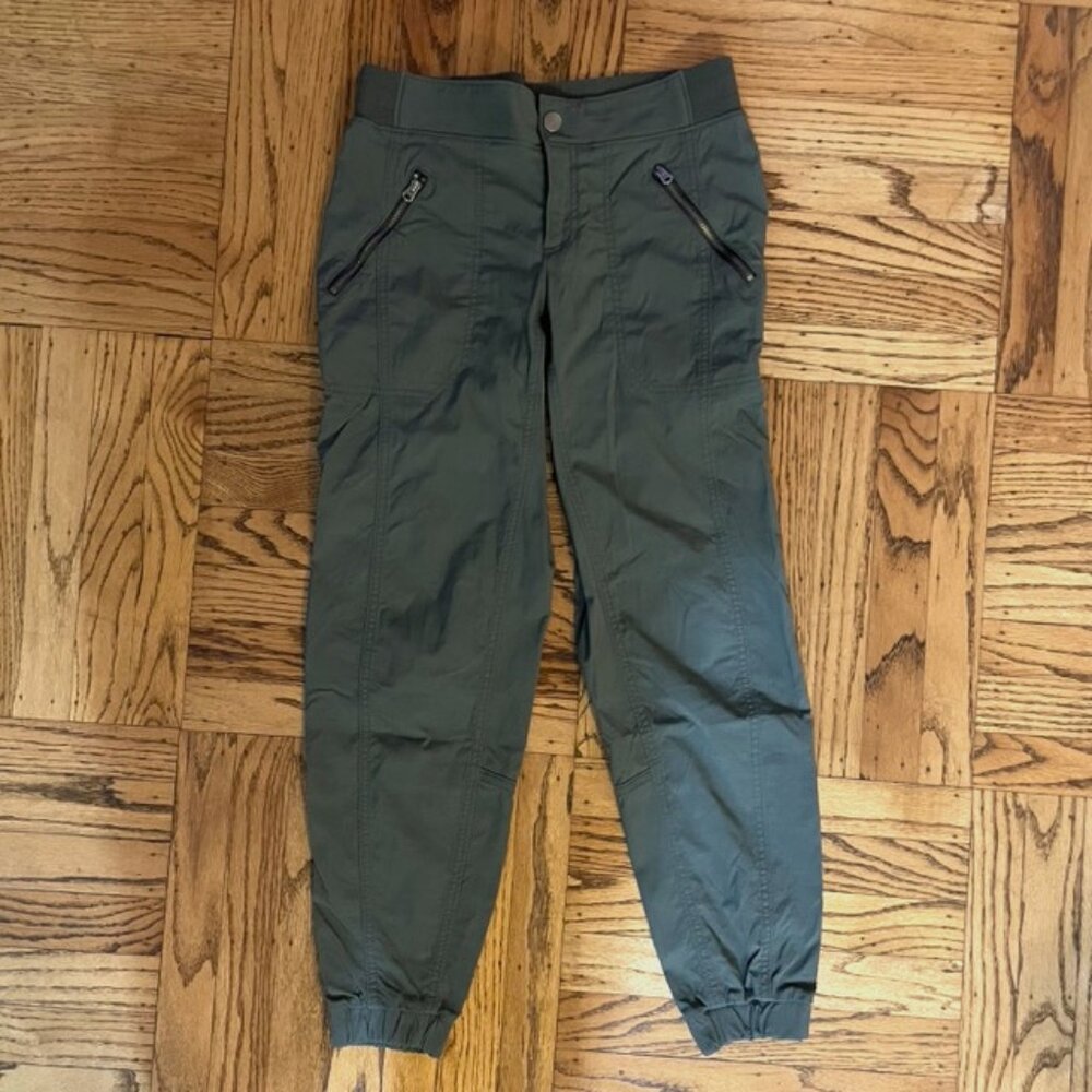 Athleta army green jogger pants with zipper pockets, Size 4